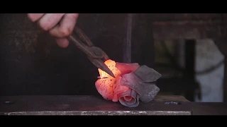 Forging a rose from one piece of steel. EMBERBORN FORGE - Lenart Perko.