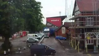 Lorry gets stuck but watch the blue car