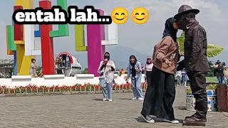 Entah siapa yang salah..!! Prank patung hidup..!!!