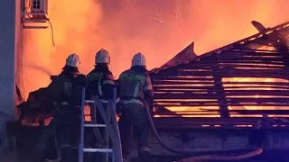 ПОТУЖНО горіло! У Сімферополі сталася масштабна пожежа на складі | Важливі новини Еспресо