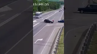 Mad Man Hits Cyclist For No Reason. Shocking Road Rage Crash