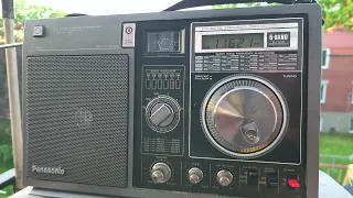 Vintage Panasonic RF-B300 on Radio Romania 11620 kHz Shortwave using telescopic antenna