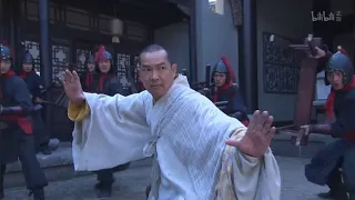 The bully set up to challenge a monk.But he easily broke the formation.