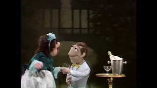 The Muppet Show - 110: Harvey Korman - Wayne and Wanda: “I Get a Kick Out of You” (1976)