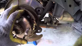 How to Adjust the Emergency Brake on a Nissan Xterra
