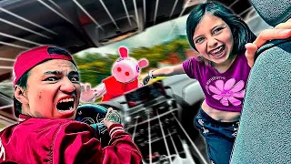 ¡ ATR0PELLAM0S a PEPPA PIG.EXE con EL AUTO de @PARCERICO ! | Princesa Vale