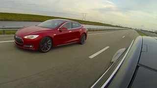 Tesla Model S P85D (691HP) vs P85 (415HP) Heads up Drag Racing from a Stop
