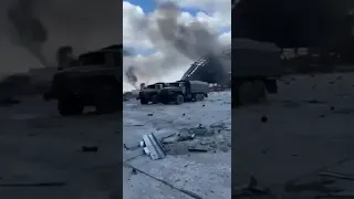 Видео с аэропорта в гостомеле. Горит Мрия и российские военные машины.