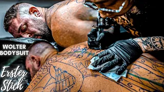Der erste Stich! Kevin Wolter Ganzkörper Tattoo von Ga Rung