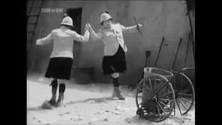 Laurel & Hardy - Cleaning dance revisited (from the movie Bonnie Scotland)