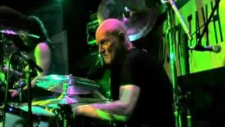 Easy Dizzy feat. Chris Slade - Shoot To Thrill