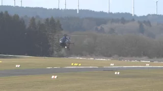 Hubschrauber simuliert Landung bei Motorausfall