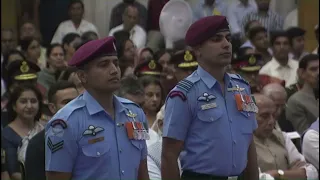 PRESIDENT GIVES AWARD TO COMMANDO