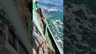 Whole process of 500 meter trawl lowering of trawler