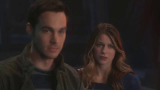 2x17 Kara & Mon-el #13