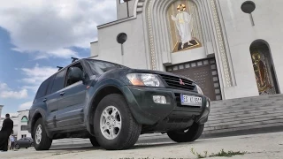 Біля Патріаршого собору освятили автомобіль для військових капеланів