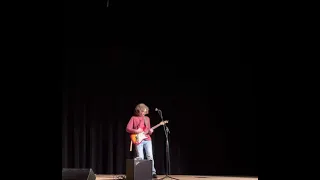 Everlong- Foo Fighters cover live at talent show