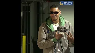 Jordan Poole arrived with a puppy 🥲🐶