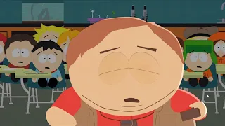 Cartman muestra a la clase la foto con el pitulin de Butters