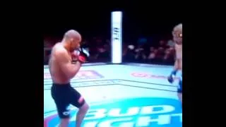 Ufc 173 barao vs tj dillashaw round 1