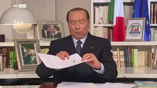 Berlusconi uccide un’altra mosca in diretta tv e la mostra al conduttore