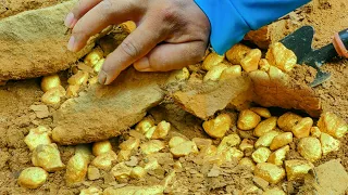 It's amazing! Found million dollar worth from Huge Nuggets of Gold Treasure under Stone at Mountain.