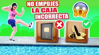 NO EMPUJES LA CAJA INCORRECTA A LA PISCINA! MI BOTÓN DE ORO DE YOUTUBE NOOO! - RETO - SandraCiresArt