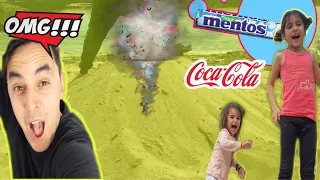 EXPLOSIÓN GLOBO GIGANTE LLENO DE COCA COLA Y MENTOS  | family menorca