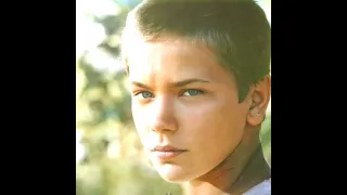 River Phoenix tributo.