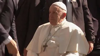 Pope arrives at Serafina parochial centre