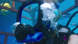 47 METERS DOWN (2017) Clip "Camera" HD Sharks