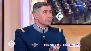 Arnaud Beltrame : hommage à un "héros français" - C à Vous - 28/03/2018