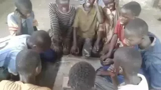 Malgré leur situation délétère, ces enfants de la rue ont tenue à rendre hommage à Serigne Touba