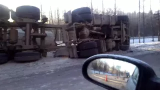 Авария на Мурманском шоссе.Посыпал песком