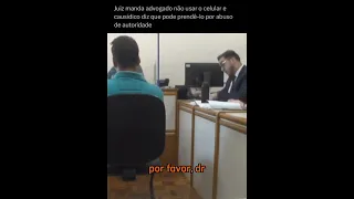 Juiz tenta impedir advogado de usar o celular durante audiência. Advogado se recusa.