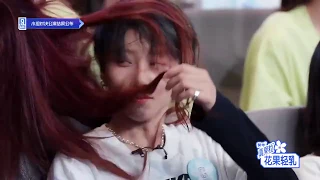 【Youth With You 2】XIN Liu Yuxin is forced to wear a wig！！Hahahahah《青春有你2》刘雨昕被迫 戴假发，不仁道的笑了