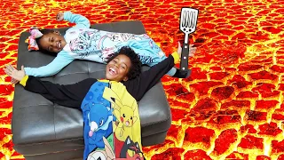 Don't burn my FOOD!!! The floor is Lava hide and seek cooking game.  الكلمة هي الحمم البركانية