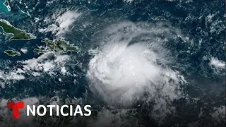 Tormenta tropical Fiona amenaza con convertirse en huracán | Noticias Telemundo