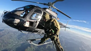 OLIVIER KOENIG Aérospatiale AS350 Écureuil hélicoptère léger polyvalent parachutisme militaire