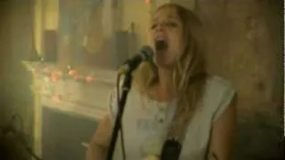 30/7/2010  12:14 Lissie - In Sleep (live)