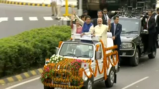 Rousing Reception for PM Modi & Japanese PM Shinzo Abe in Gujarat