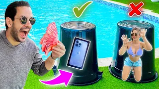 NO EMPUJES LA CAJA MISTERIOSA INCORRECTA A LA PISCINA!!!