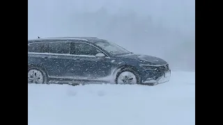 Passat B8 Alltrack in the snow - rescuing a Toyota Land Cruiser