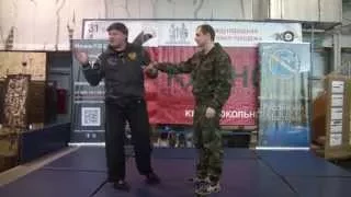 Мастер-класс В.Волостных, фрагмент на выставке Клинок 2014, осень