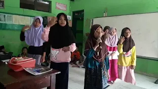 Latihan pentas anak bersholawat lugu polos