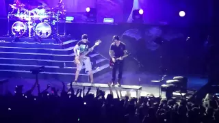 Avenged Sevenfold - So Far Away (Live in Manila 2012 Synyster Gates Epic Moment)