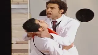 علي ربيع يقلع هدومه على المسرح😂 ويضرب كريم عفيفي 😂😂