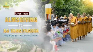Experience almsgiving to Monks and Nuns at Ba Vang Pagoda