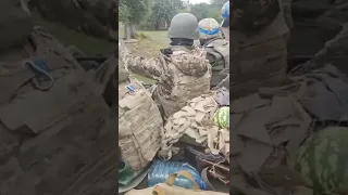 Украинскую армию встречают как освободителей.