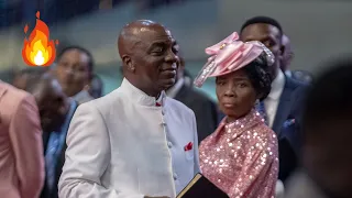 MOMENT BISHOP DAVID OYEDEPO RELEASED A GIFT AT THE ONE NIGHT WITH THE KING